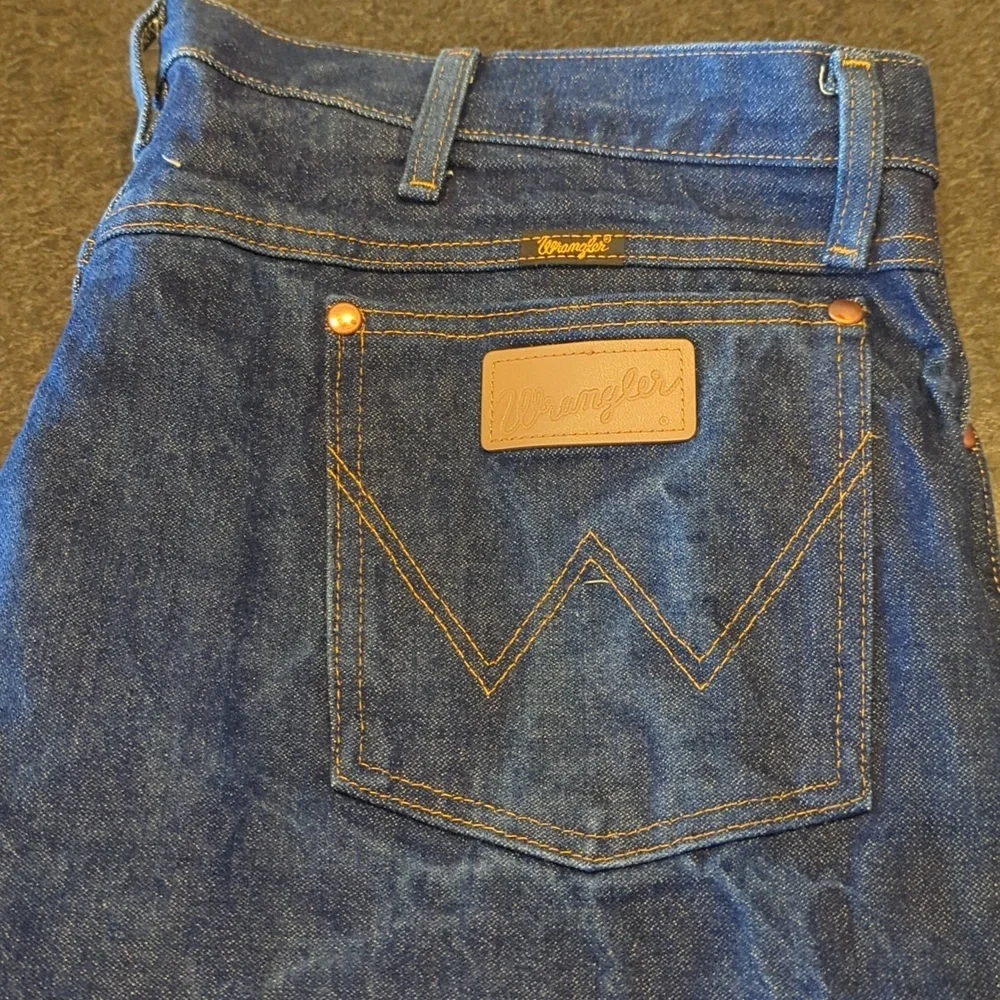 Wrangler Jeans - Picture 2 of 8